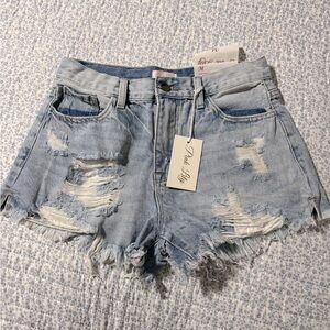 Pink Lily- SOUTHERN DESTINATION RAW HEM LIGHT WASH JEAN SHORTS - Size Medium